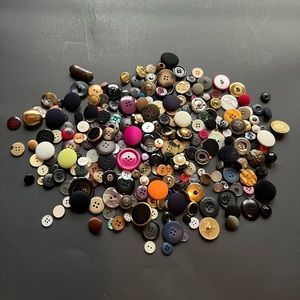 Unsorted Mixed lot of clothing buttons 270+